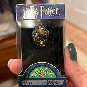 Charm Lumos Salazar Slytherin's Locket N°24
